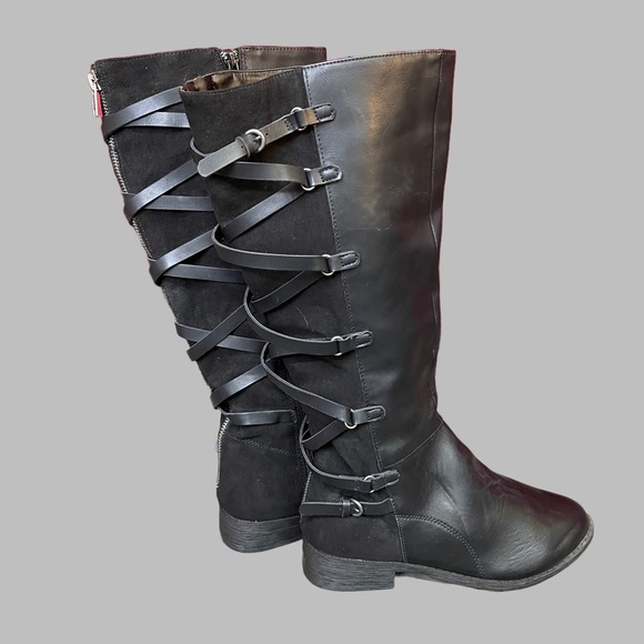 Just Fab Black Strappy Leather Emilee Buckled Flat Knee Boot Size 6.5 - Picture 1 of 6